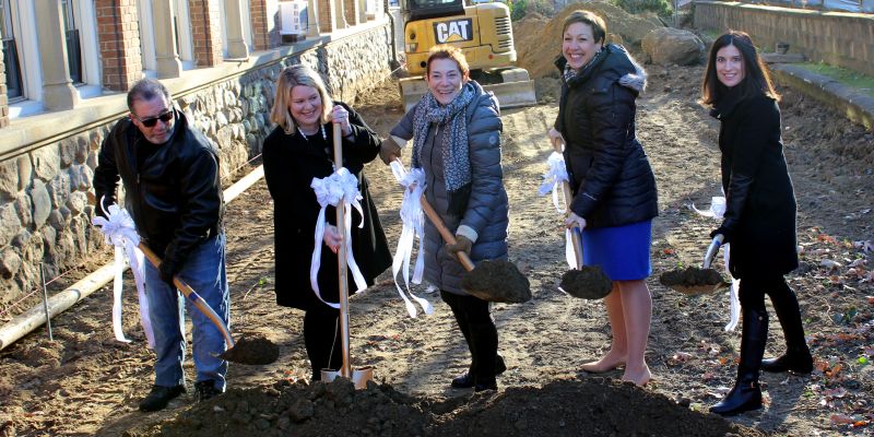 From left, Former Board of Education member and PTA President Tom Imperato, Siwanoy PTA President Jennifer Hawks Bland, Siwanoy Principal Susan Gilbert, Superintendent Dr. Cheryl Champ and Hannah Resnick of the Siwanoy Outdoor Classroom Committee. 