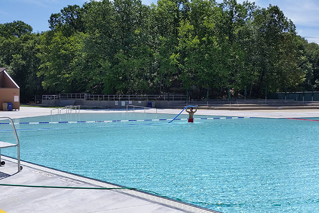 Sprain Ridge Park pool