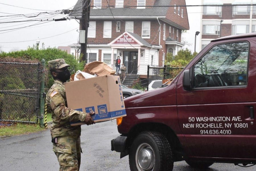 Foto Feature: Bringing food to Hope Soup Kitchen with National Guard assist