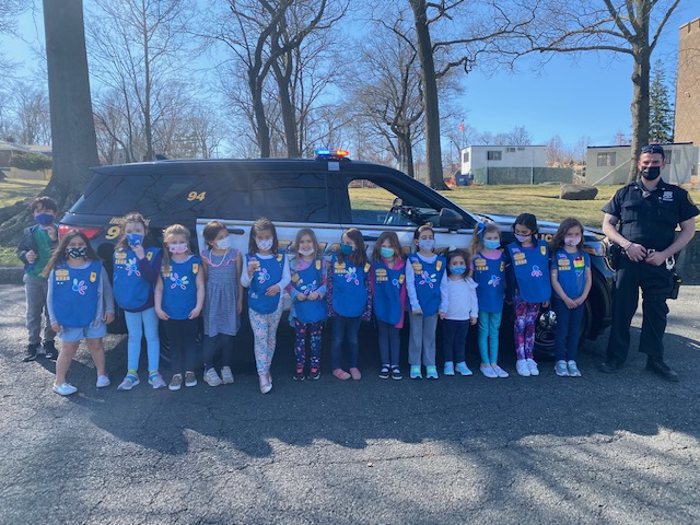 Foto Feature: Daisy Girl Scout Troop 2132 works with Manor police to ...