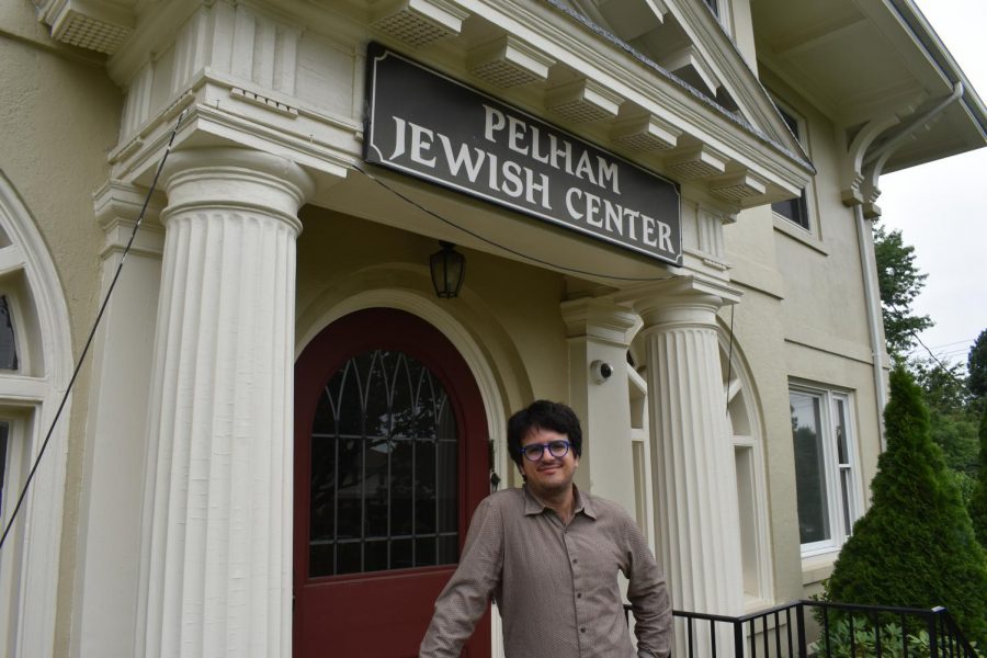Rabbi+Benjamin+Resnick+at+the+Pelham+Jewish+Center.