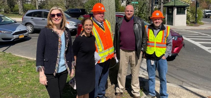Manor officials meet with DOT, Paulin on-site at Post Road to talk safety