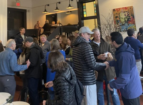 Foto Feature: Crowd throngs Shea Station cafe for grand opening