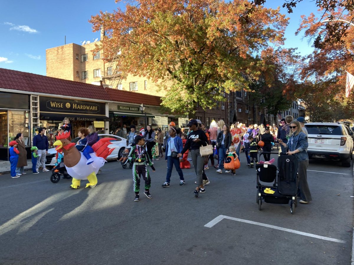 Foto feature: Pelham families march down Fifth Avenue for annual town Halloween parade