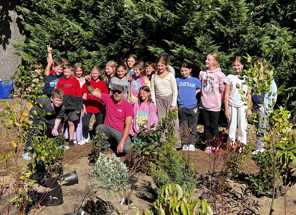 Foto Feature: Siwanoy fifth graders plant micro-forest as part of outdoor education effort