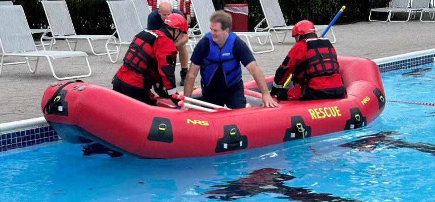 Foto Feature: Pelham Manor Fire Department trains for water rescues in NYAC pool