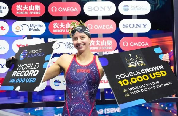 Kate Douglass bests her own 200 meter breaststroke World Record at Short Course World Championships