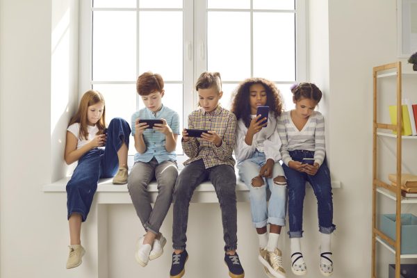 An open letter to parents of soon-to-be elementary school graduates: resist the pressure to buy your rising 6th grader an iPhone