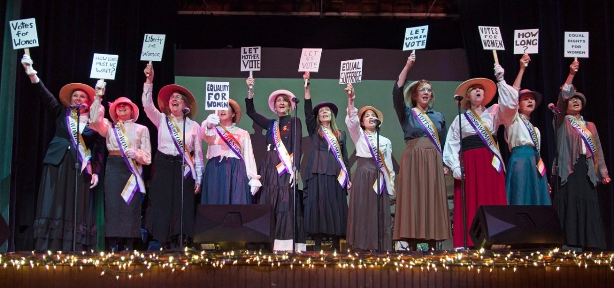 Foto feature: Local stars shine at 27th annual Huguenot Cabaret