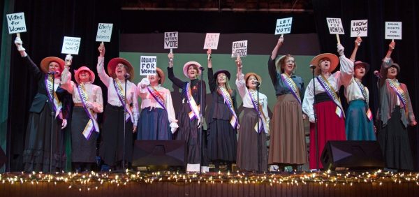 Foto feature: Local stars shine at 27th annual Huguenot Cabaret